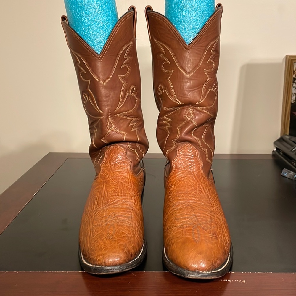 Larry Mahan cowboy boots 9D. Color medium brown